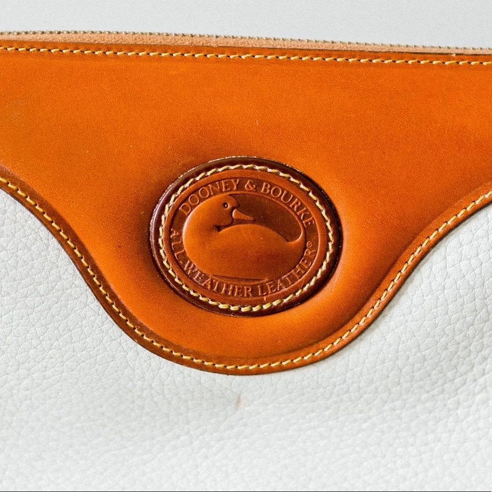 SOLD VINTAGE DOONEY & BOURKE CROSSBODY - Picture 4 of 9